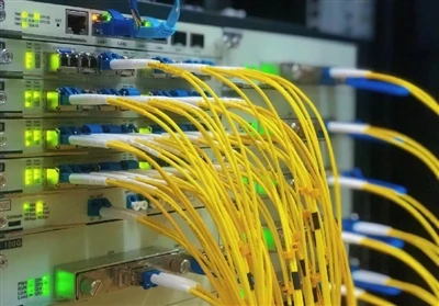 50 Sena ta 'Fiber Optics: L-Invenzjoni ta' Fibra b'telf baxx